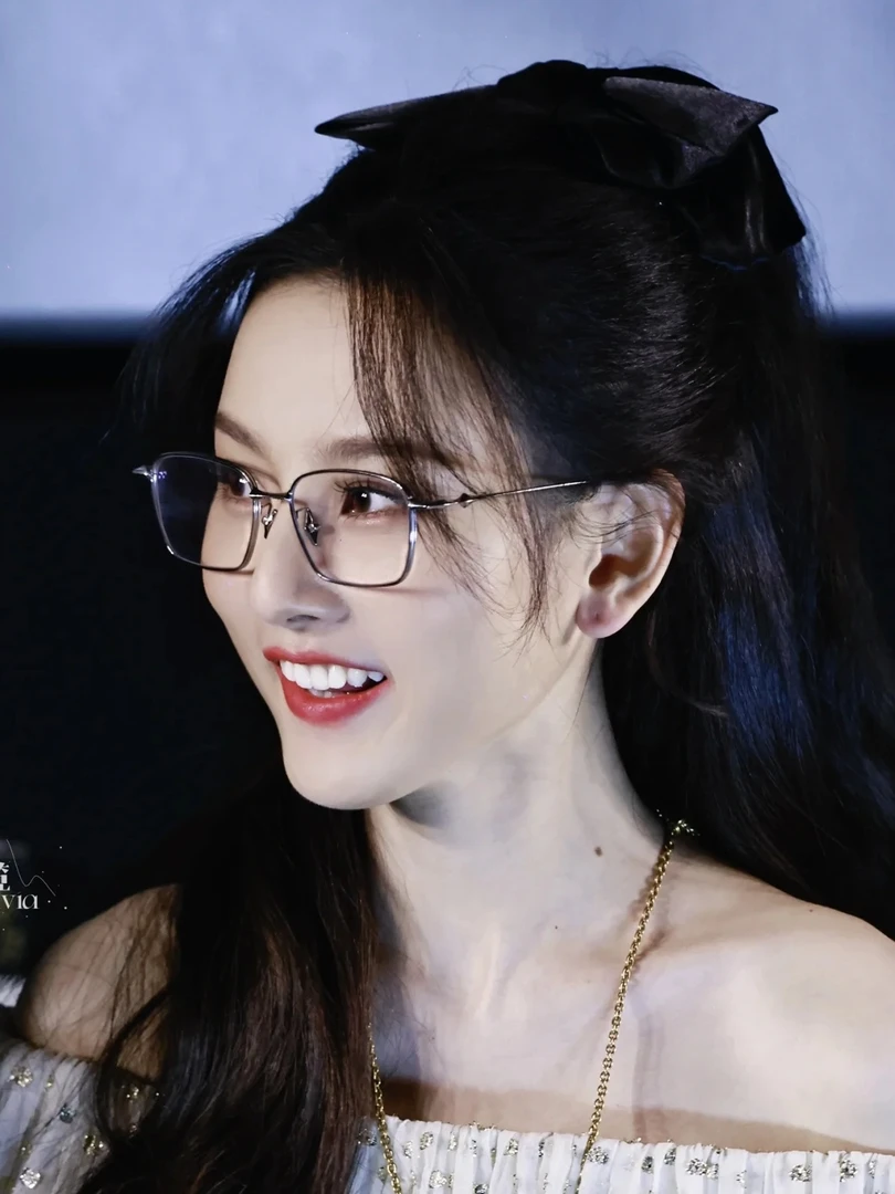 折腰剧宣宋祖儿同款高智风眼镜框日常出行居家百搭防蓝光素颜镜女