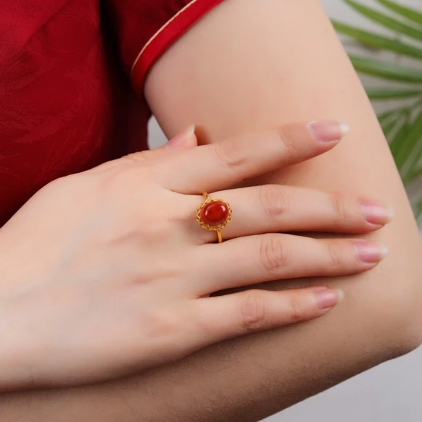 （桃）南红玛瑙圆圆渔网纹金色托s925银戒指一个