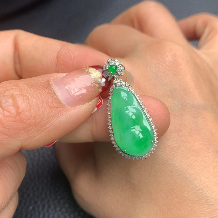 翡翠吊坠(不含链)18K金镶嵌