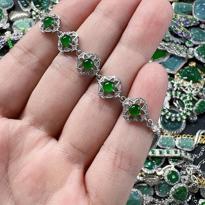 翡翠颈饰未镶嵌天然A货翡翠放漏