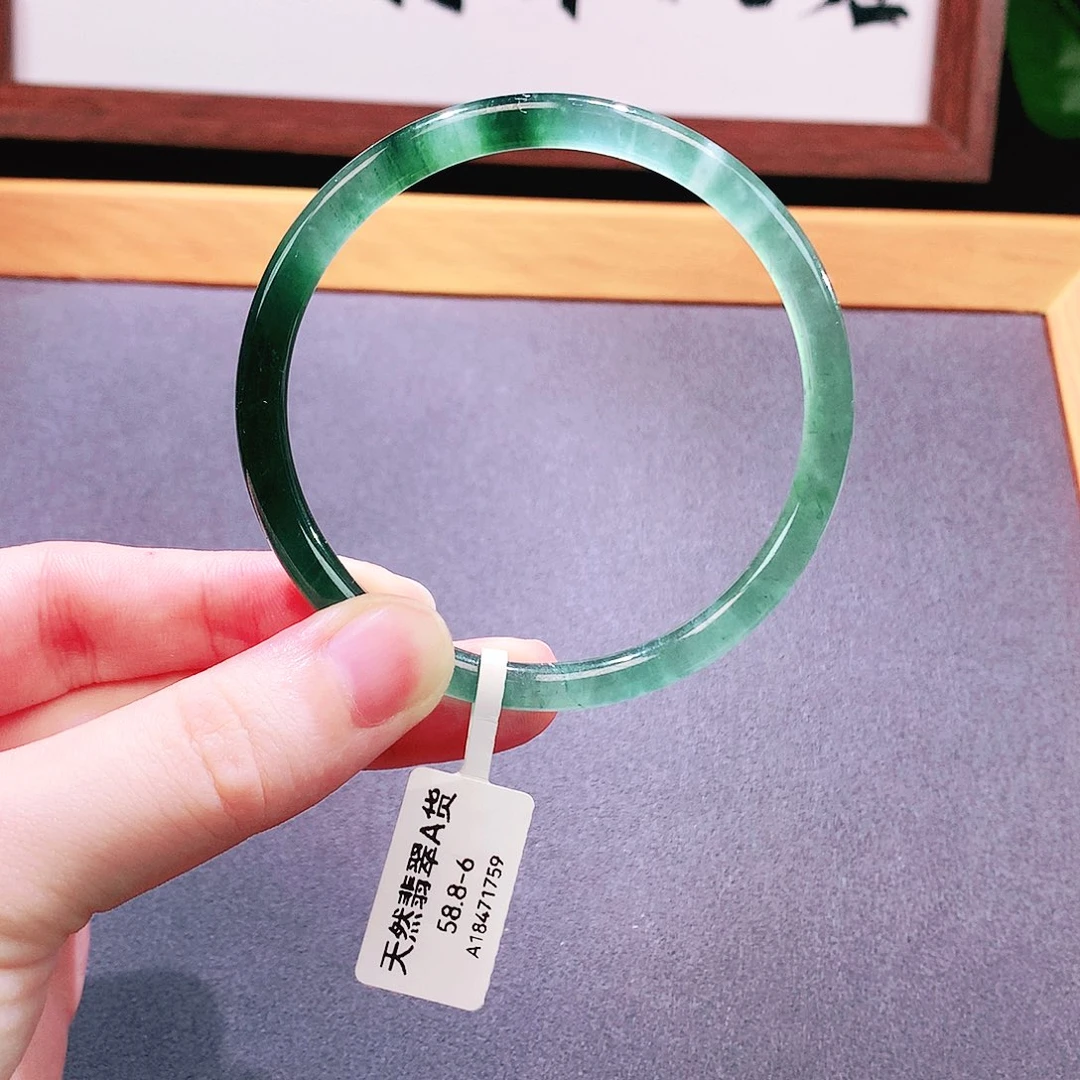 翡翠手镯未镶嵌天然翡翠