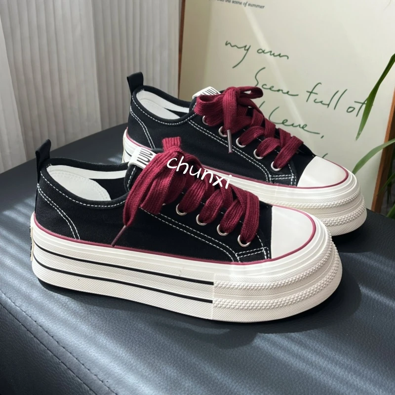 小众黑红色厚底增高帆布鞋女2025新款薄款透气松糕底百搭小白板鞋