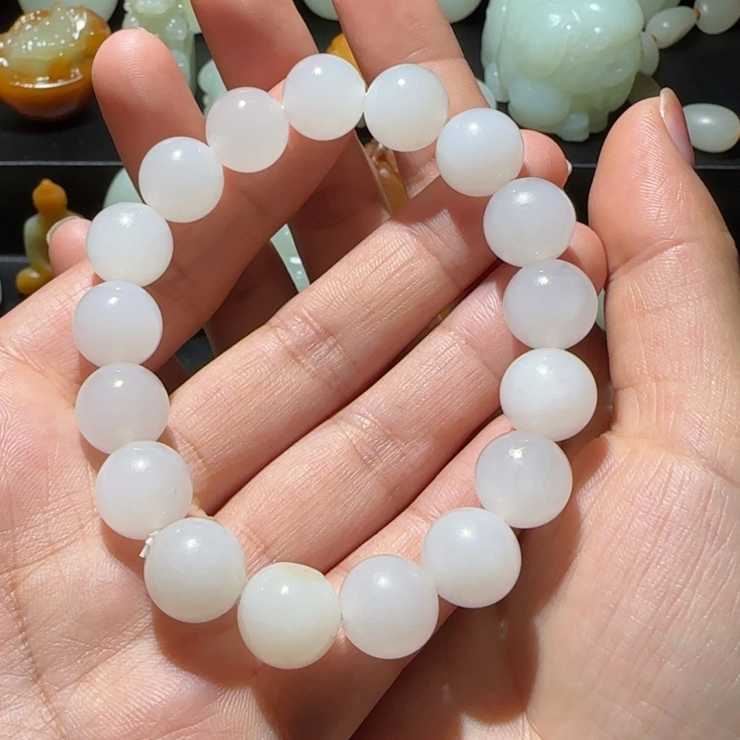 晓***洁和田玉未镶嵌颈饰