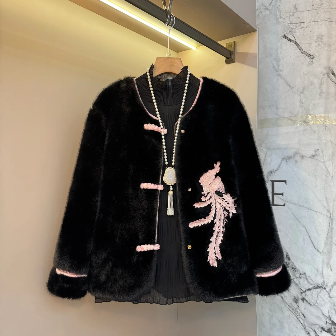2025冬时尚欧货圆领洋气新中式盘扣胖mm刺绣宽松加厚毛毛外套2570