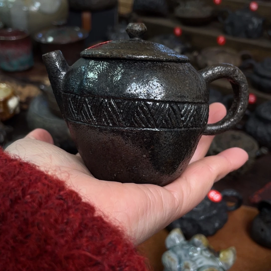 壶手捏黑金彩柴烧茶器