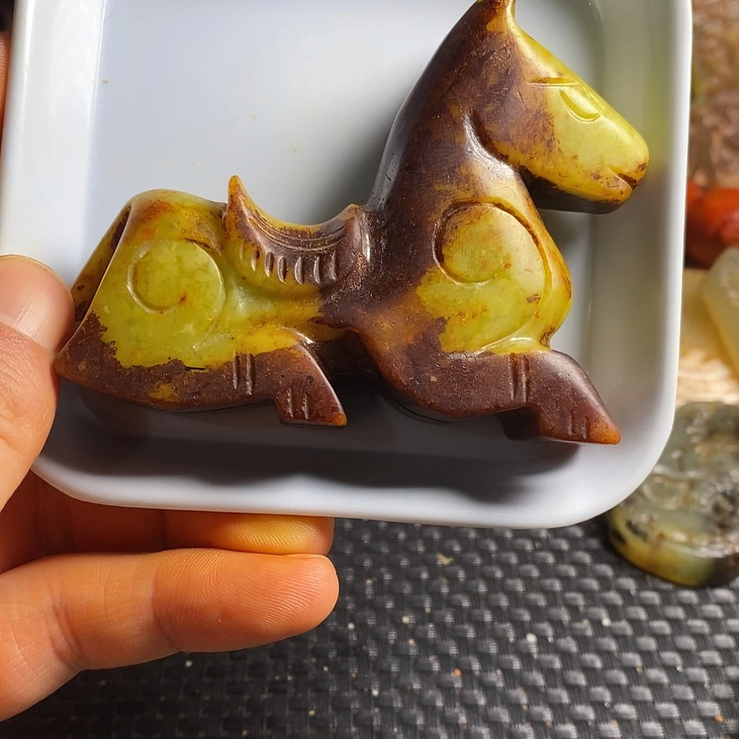 岫岩老玉（透闪石质玉）未镶嵌珠宝奇石