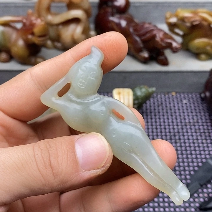 未镶嵌蛇纹石玉颈饰