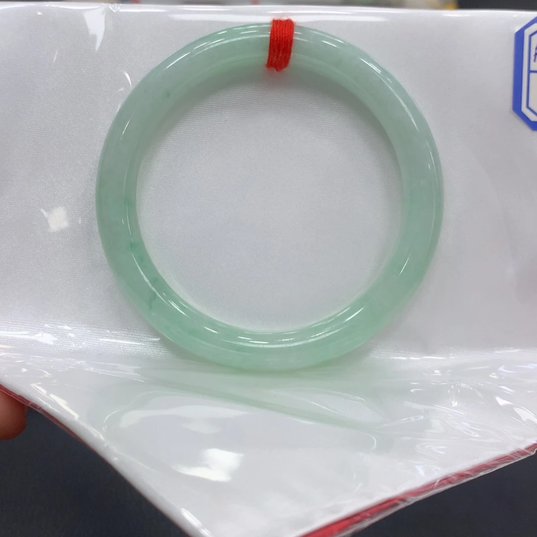 翡翠手镯未镶嵌翡翠7