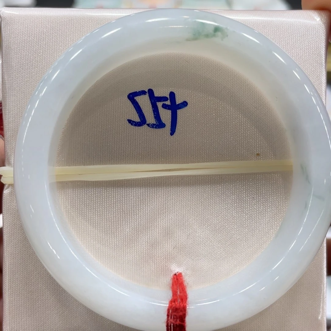 翡翠手镯未镶嵌翡翠手镯