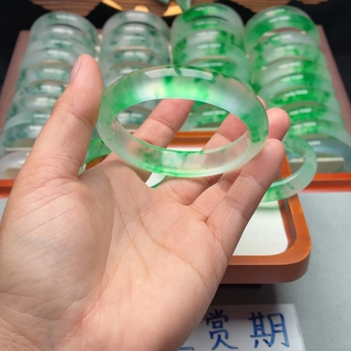 办***椅石英质玉未镶嵌手镯