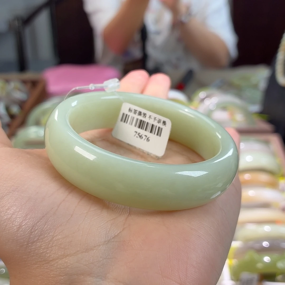 和田玉手镯未镶嵌?*