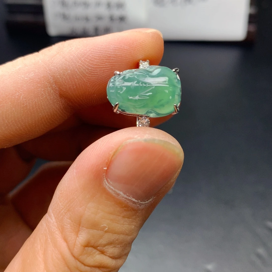 翡翠未镶嵌颈饰翡翠首饰和翡翠珠宝