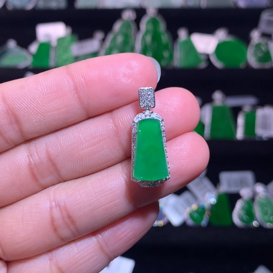 【闪购商品】颈饰银S925镶嵌翡翠