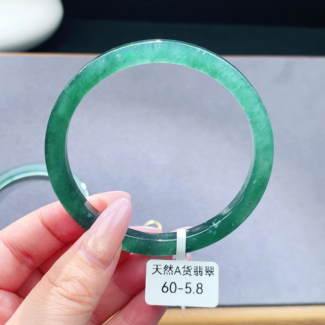 未镶嵌手镯（圆镯）翡翠