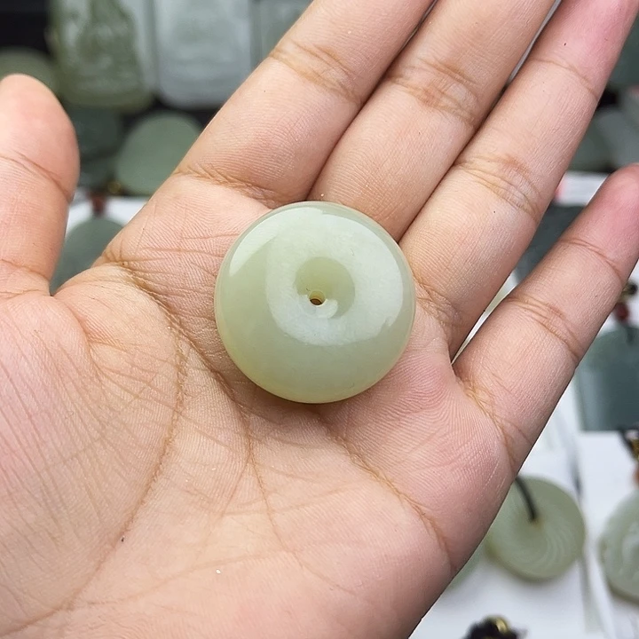 岁***梭和田玉未镶嵌挂件