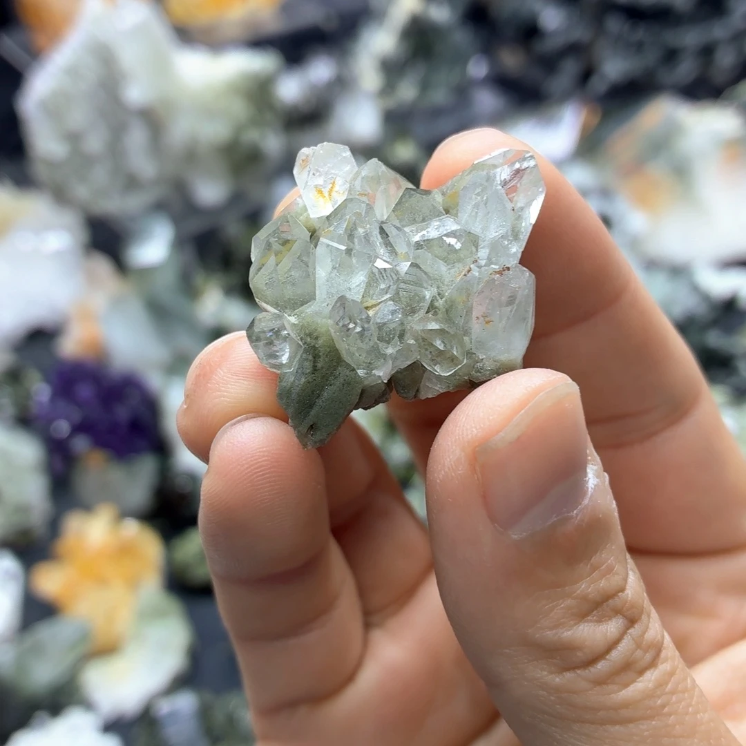 石材超透绿幽皇冠