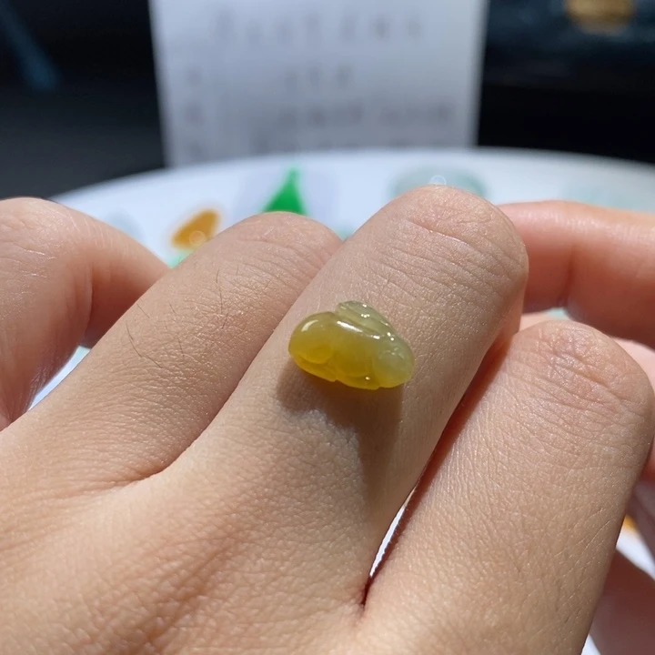 定制翡翠未镶嵌兔子