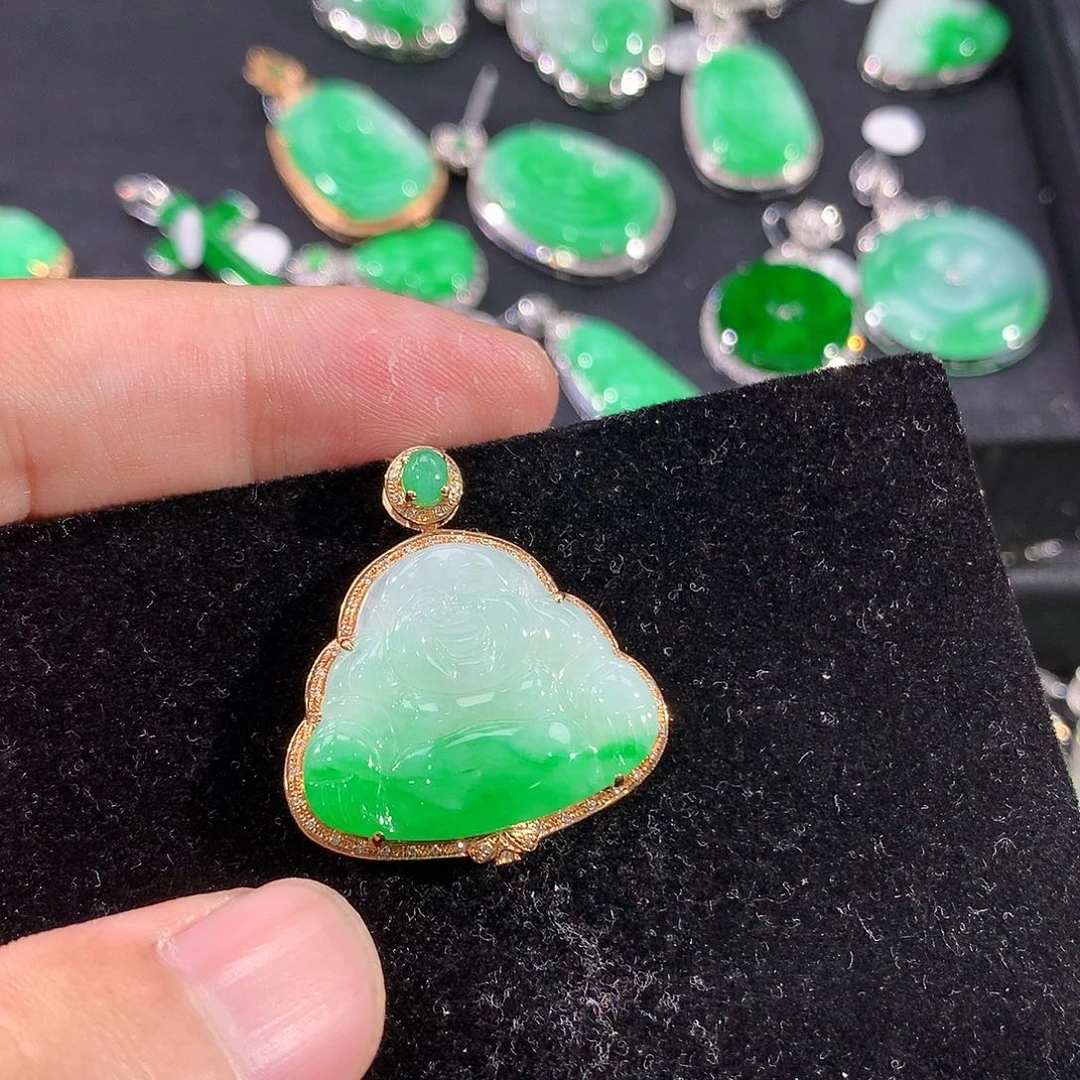 翡翠18K金镶嵌颈饰