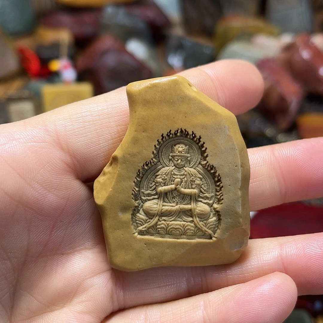 新疆原石雕刻手把件