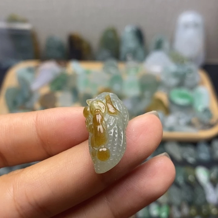 颈饰未镶嵌翡翠花生
