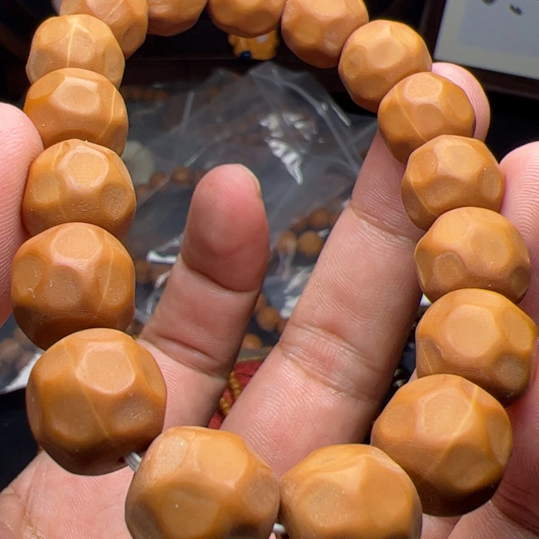 烟***瞳吊坠猴头核桃据了解