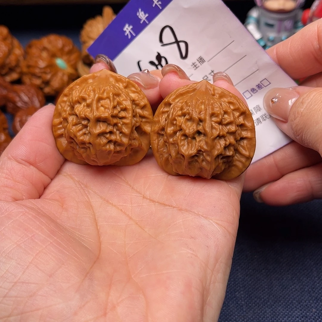 文玩核桃吊坠瓷娃娃38