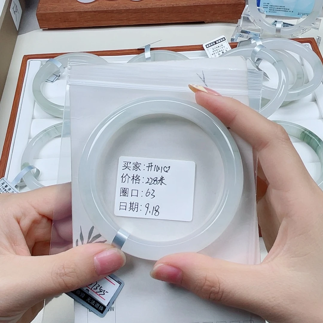 未镶嵌手镯石英质玉（金丝玉）