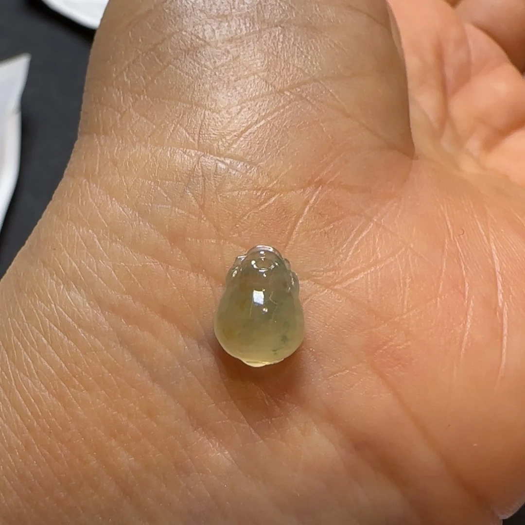 翡翠未镶嵌颈饰貔貅