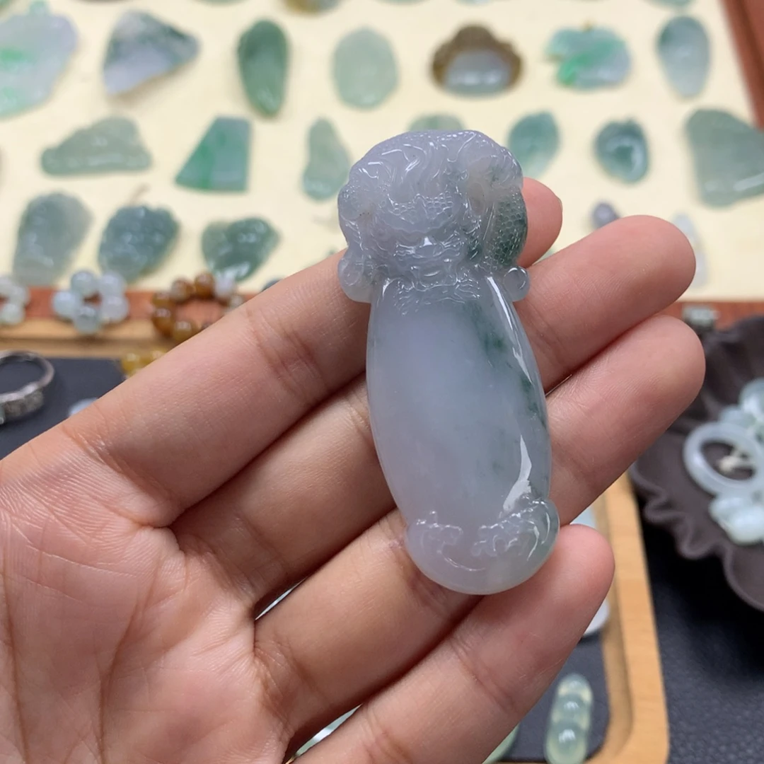 翡翠未镶嵌颈饰龙柱