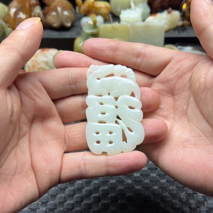 颈饰未镶嵌和田玉（糖玉）