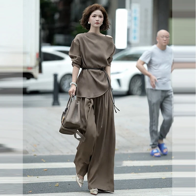 2025秋季穿搭一整套轻奢高级感巨好看减龄小众斜露肩衬衫套装裤女