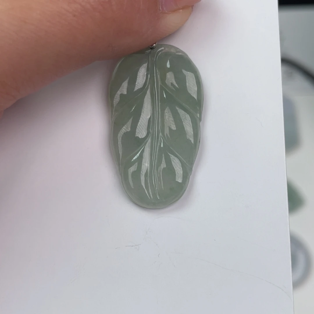 翡翠未镶嵌颈饰叶子