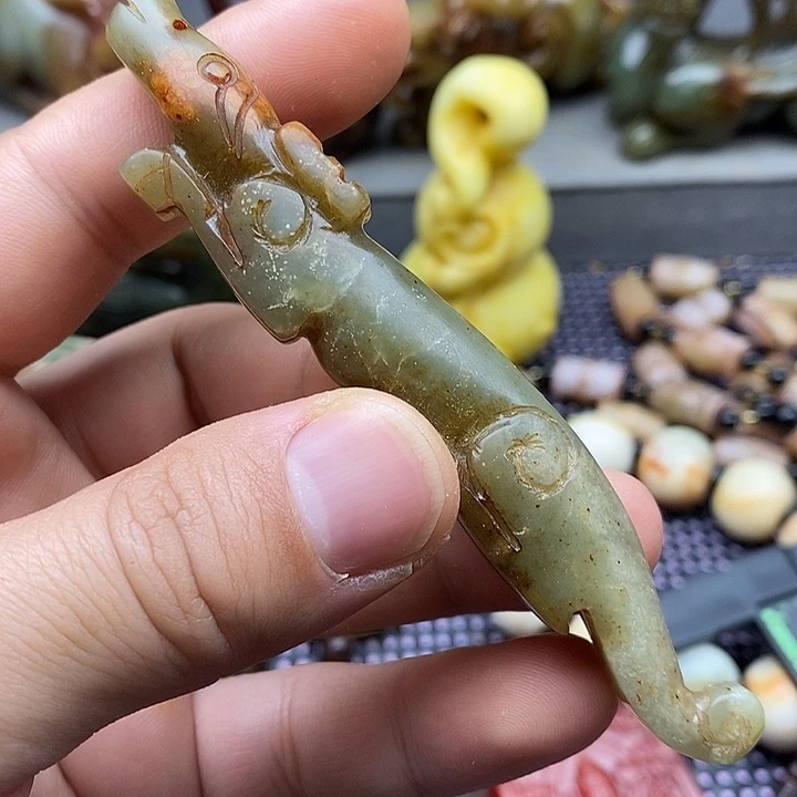 未镶嵌蛇纹石玉颈饰