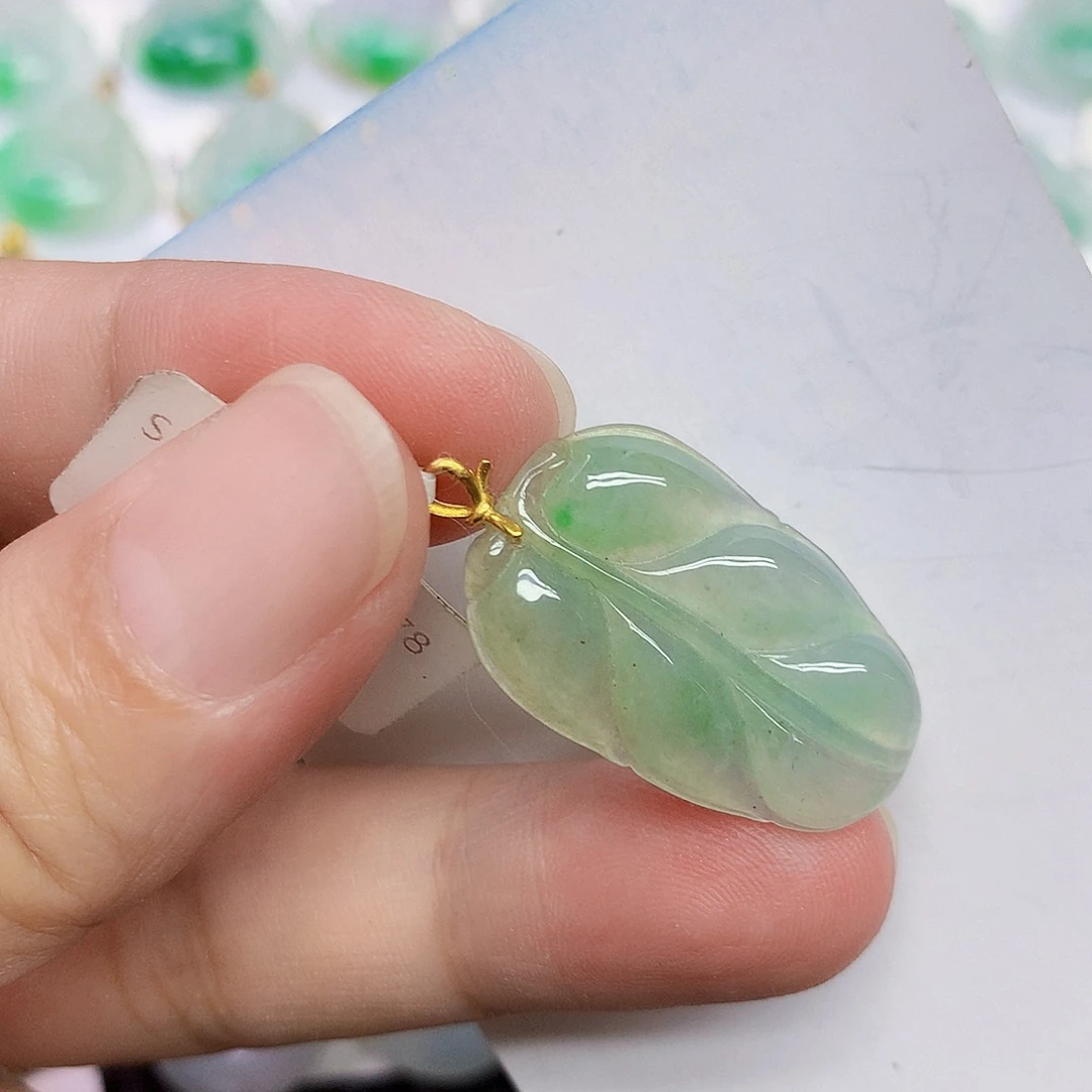翡翠18K金镶嵌颈饰翡翠