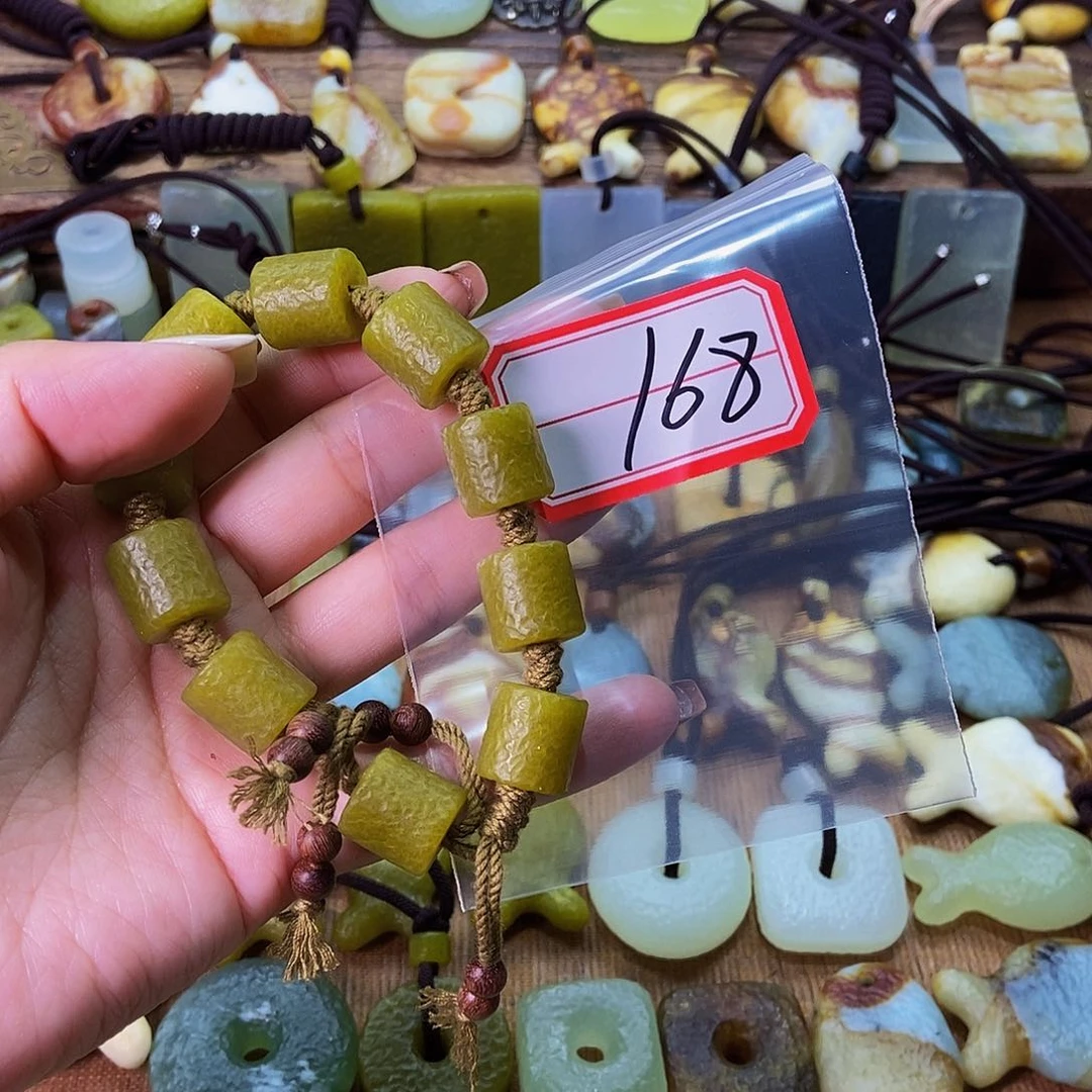 未镶嵌蛇纹石玉挂件探****子