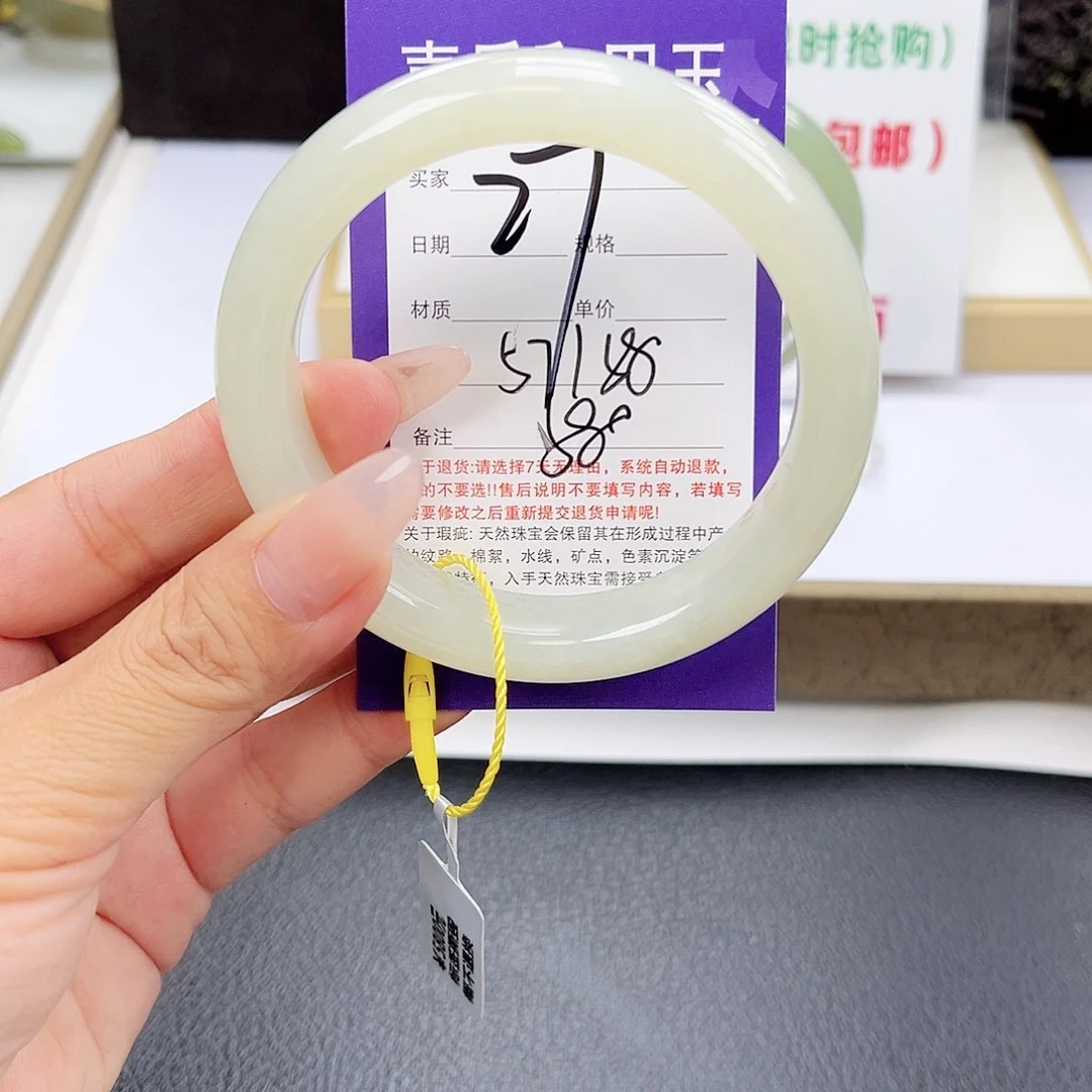 和田玉手镯未镶嵌