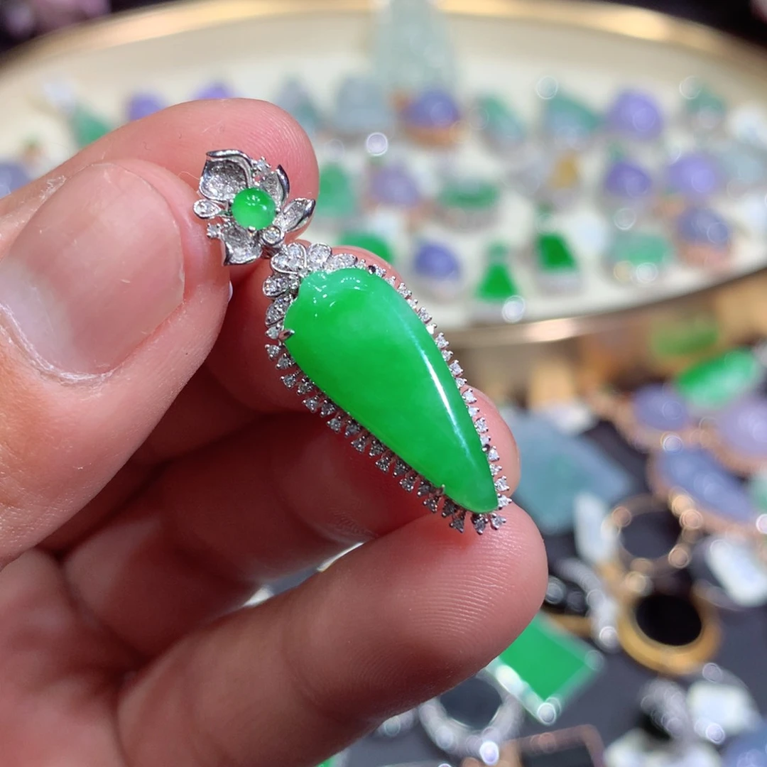 翡翠吊坠(赠链)18K金镶嵌