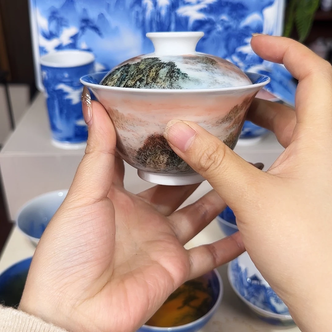 青花青绿山水盖碗