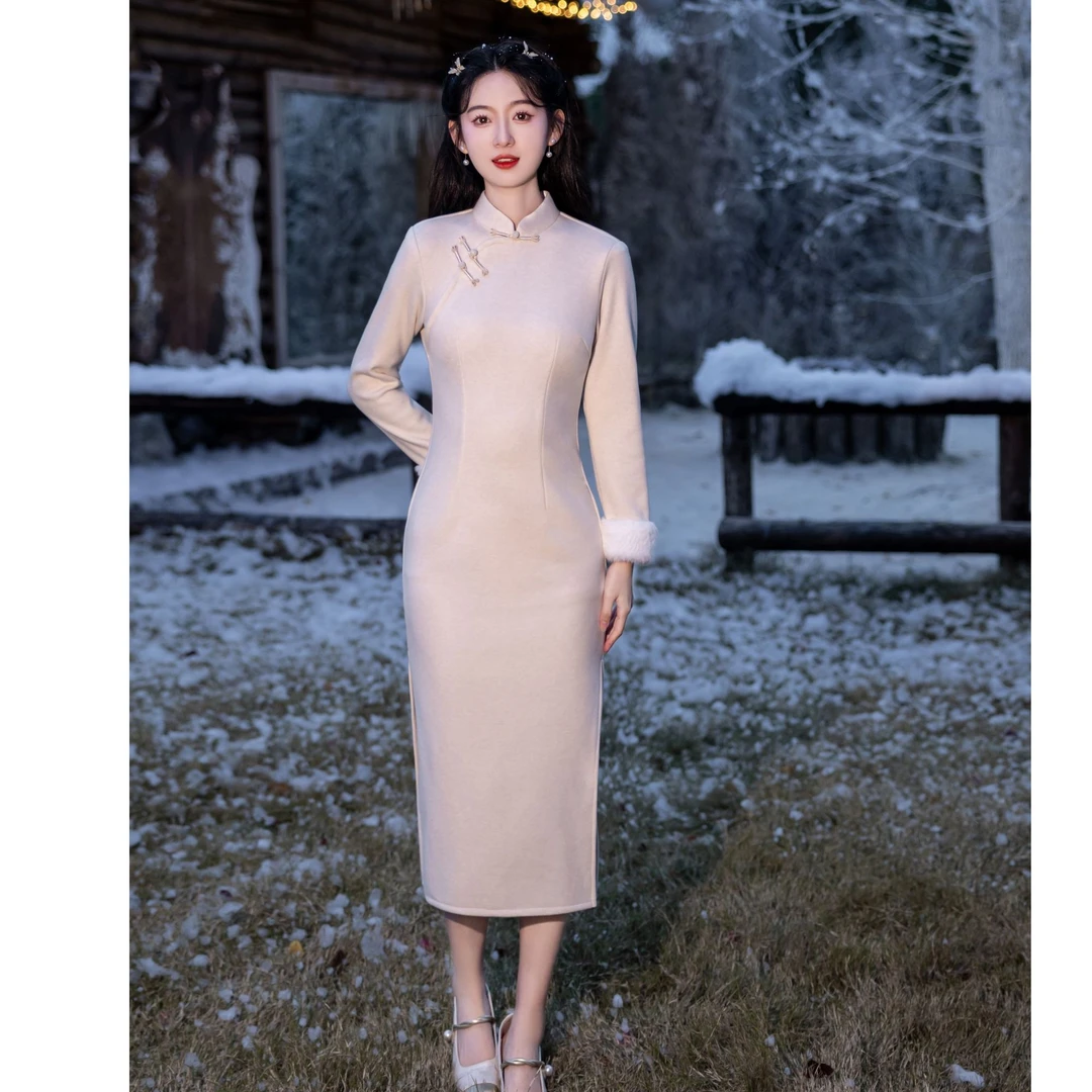 2025年新款加绒加厚米白色气质高档冬款素雅年轻款少女日常