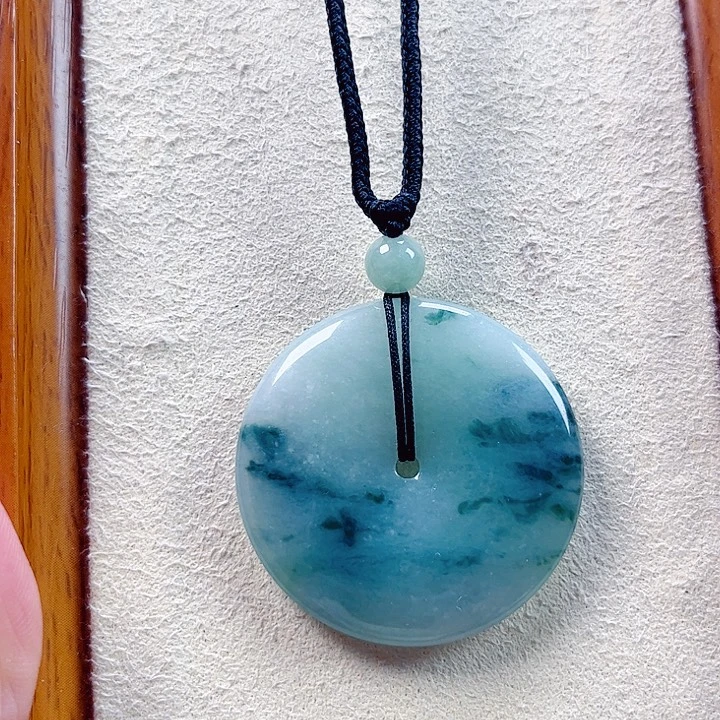 春***鲤翡翠未镶嵌颈饰孤品