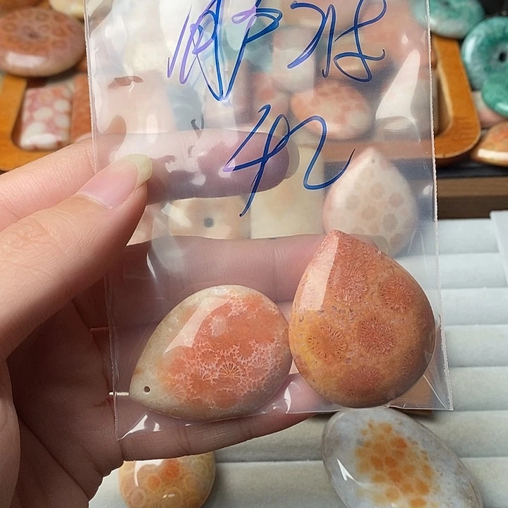 用***3硅化玉未镶嵌颈饰