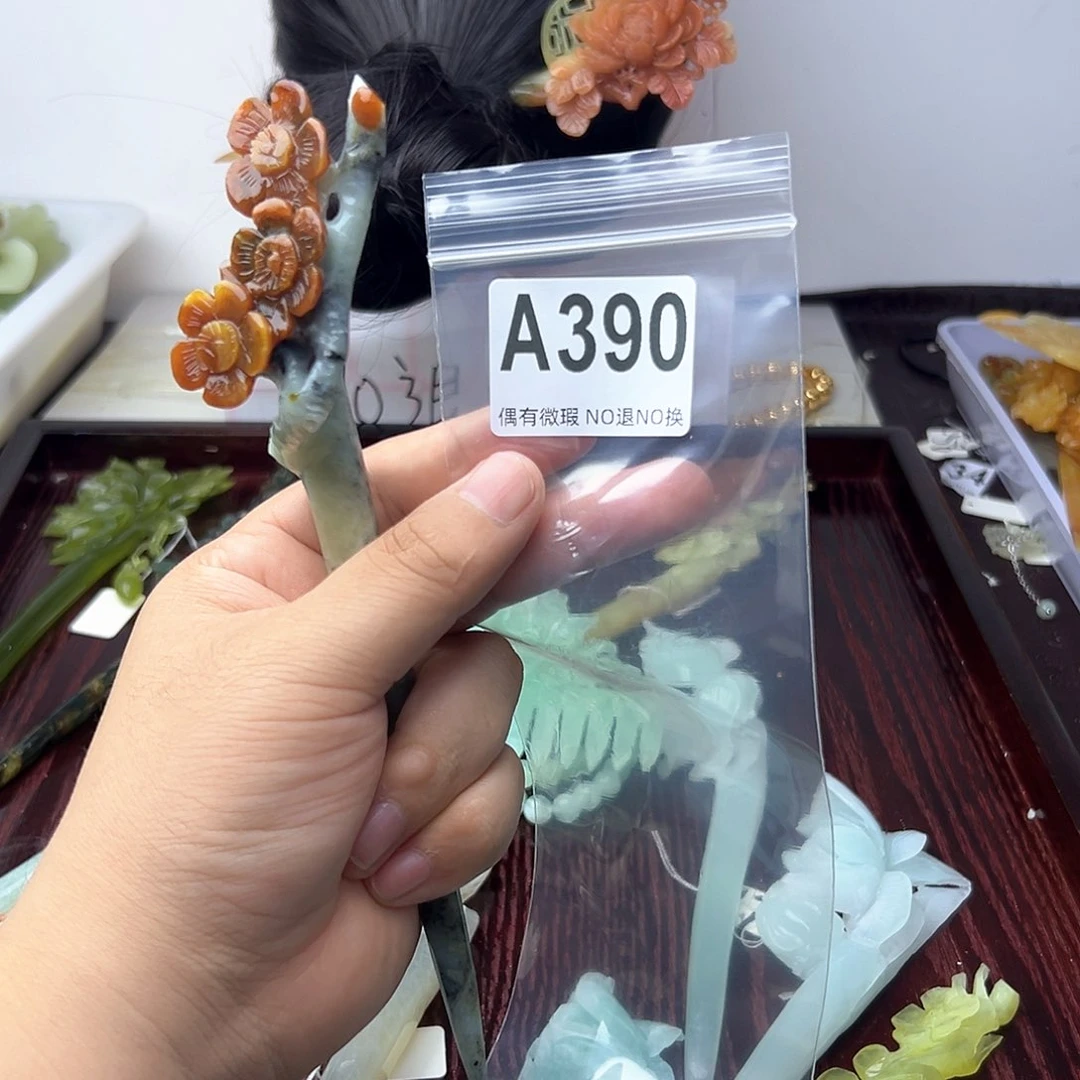 蛇纹石玉合金颈饰婷****贝