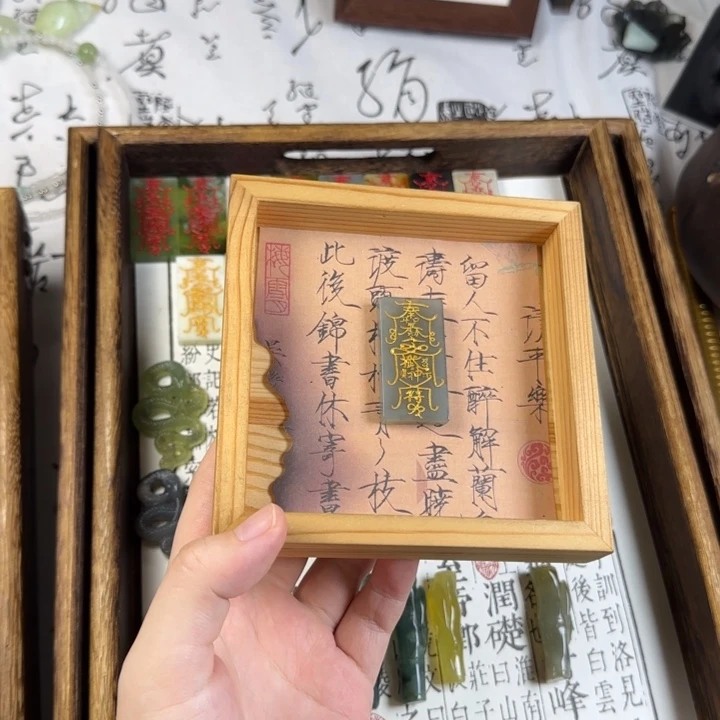 黑***桃合金蛇纹石玉颈饰
