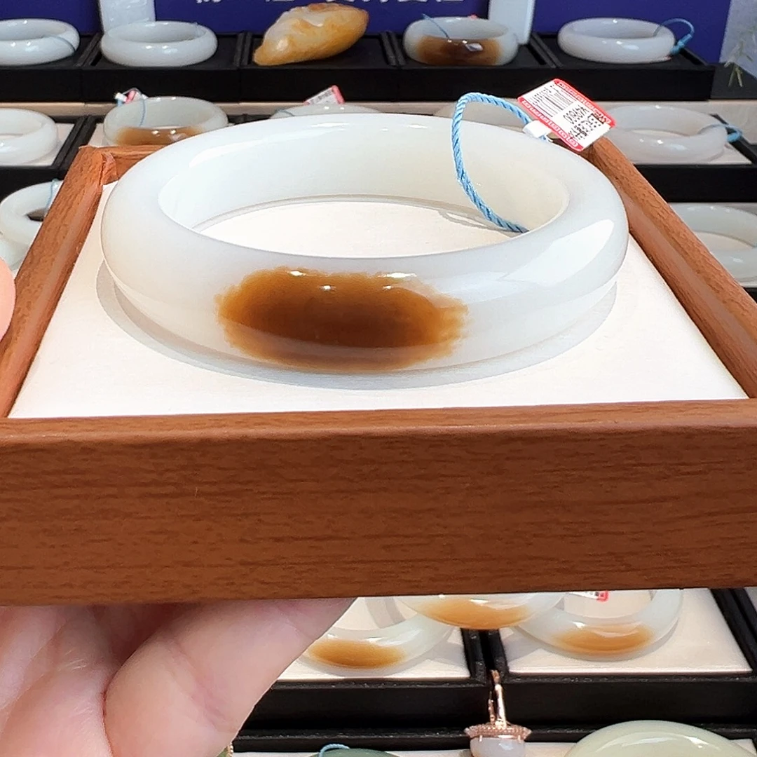 和田玉未镶嵌手镯