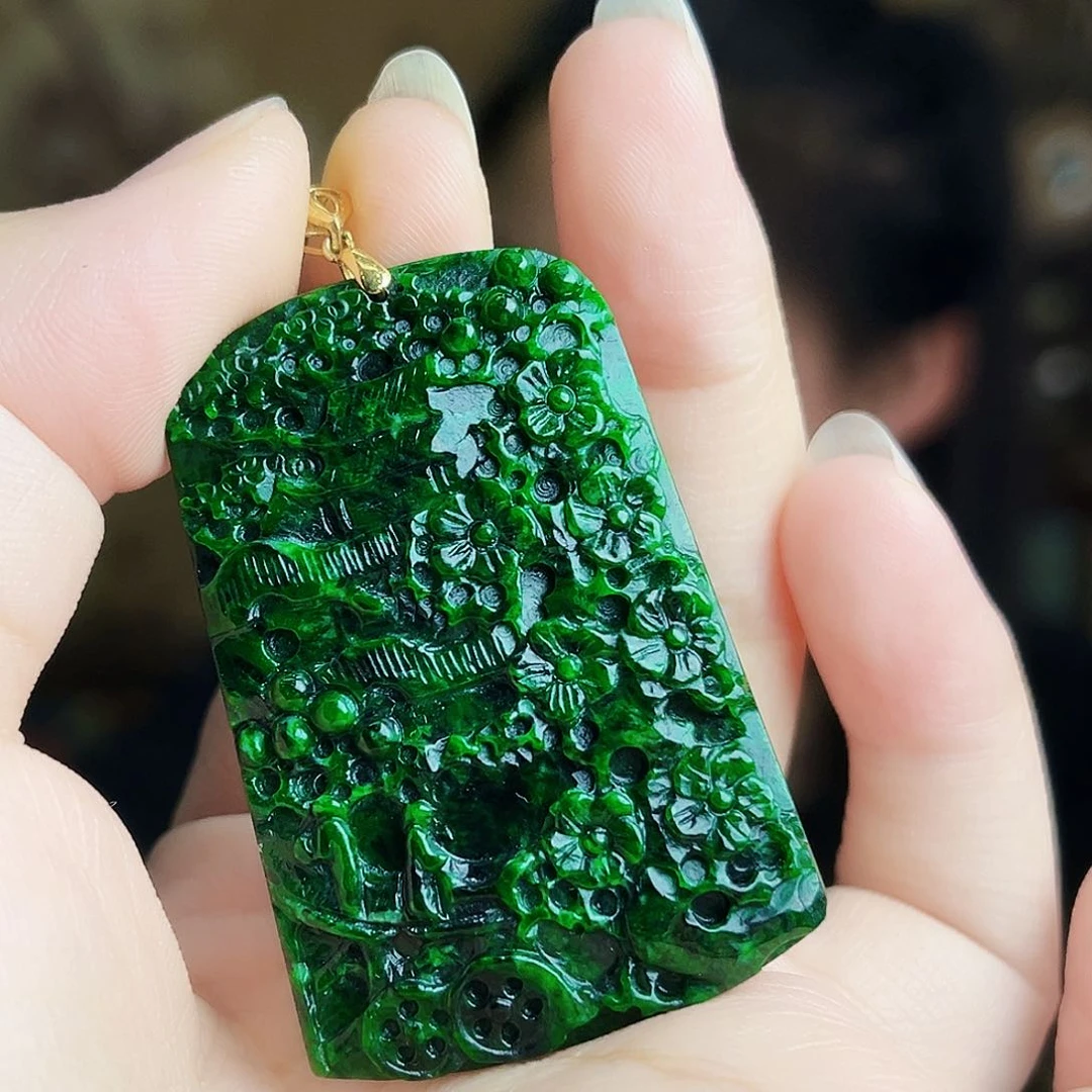 翡翠18K金镶嵌颈饰吊坠