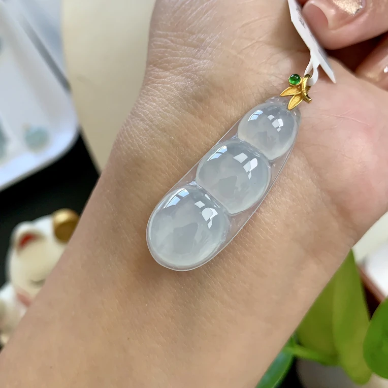 18k金镶天然缅甸翡翠a货冰胶豆子尺寸40.9*13.5*5.7mm