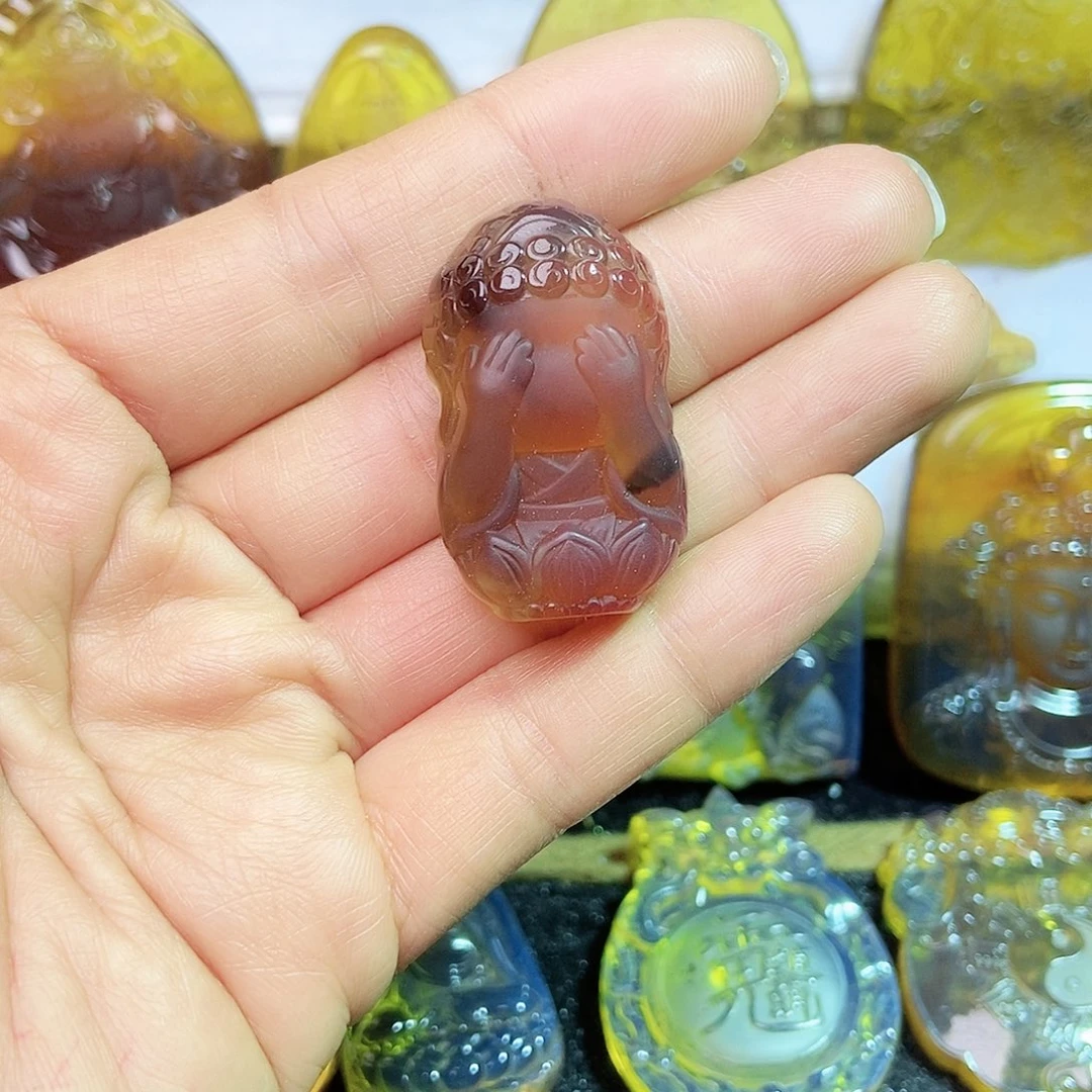 琥珀颈饰未镶嵌不看