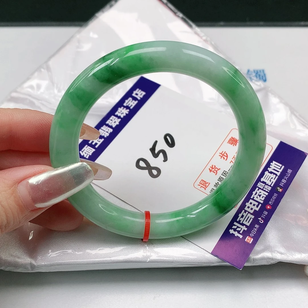 翡翠手镯（圆镯）未镶嵌开*?翡翠手镯