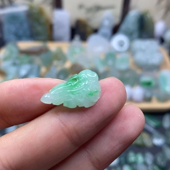 翡翠未镶嵌颈饰白菜