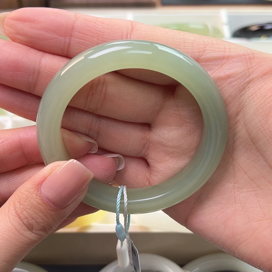 和田玉未镶嵌手镯葡萄肉完美毕业老料